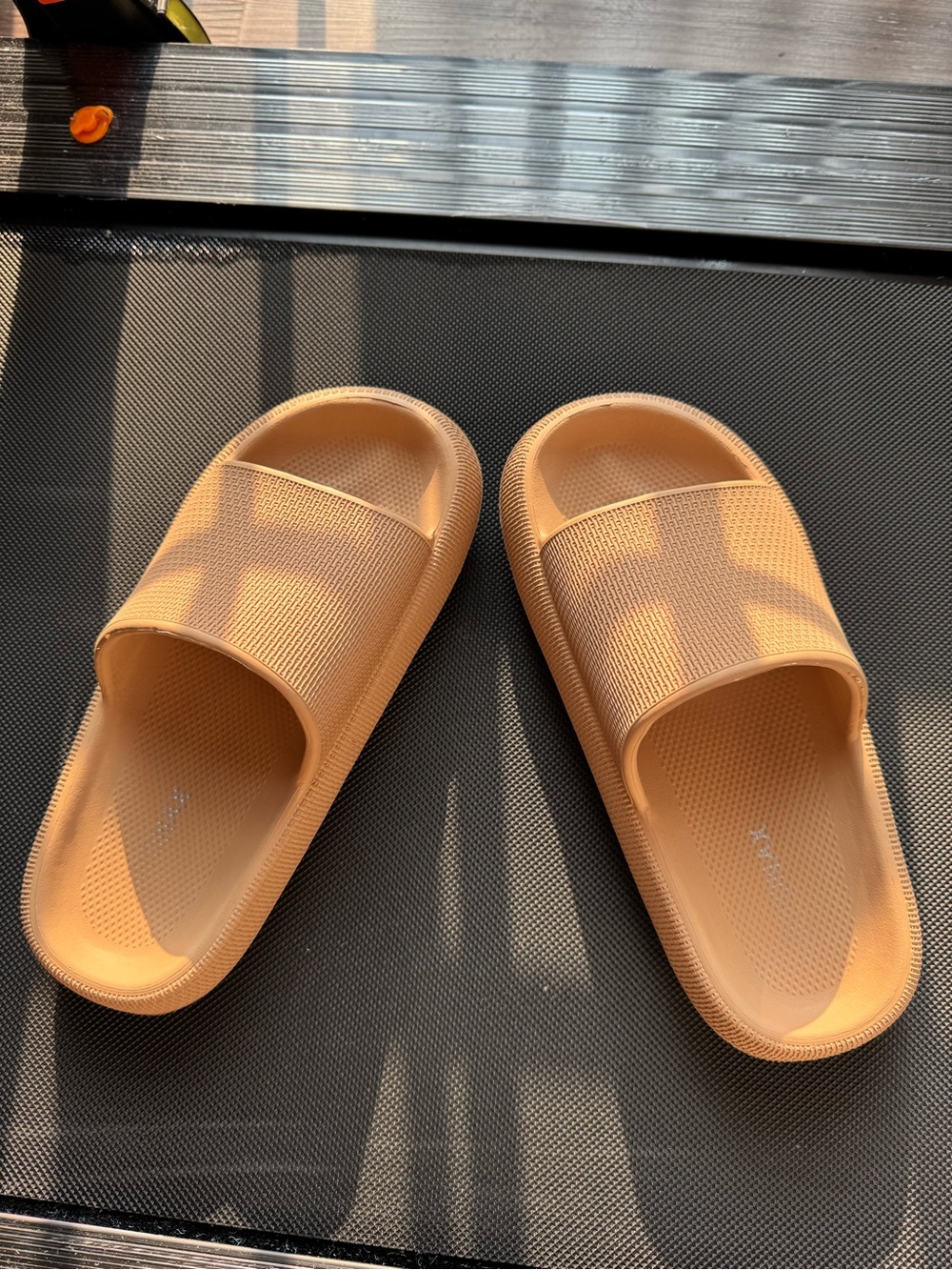 Women’s Slide Sandals in Beige - Comfortable Everyday Slip-Ons 37/38